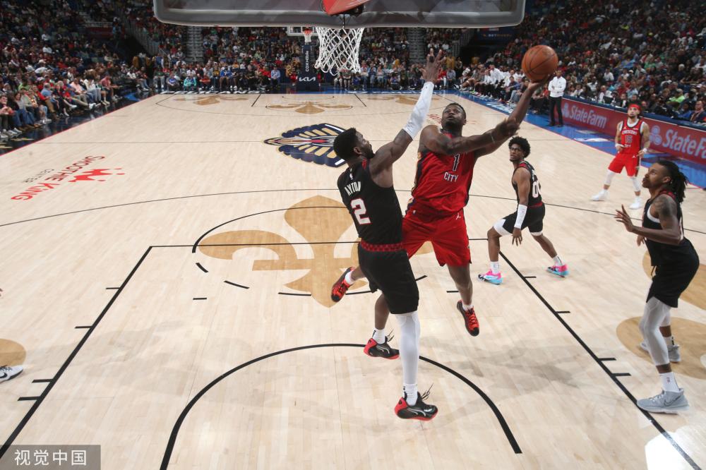 在足球场上 在足球场上